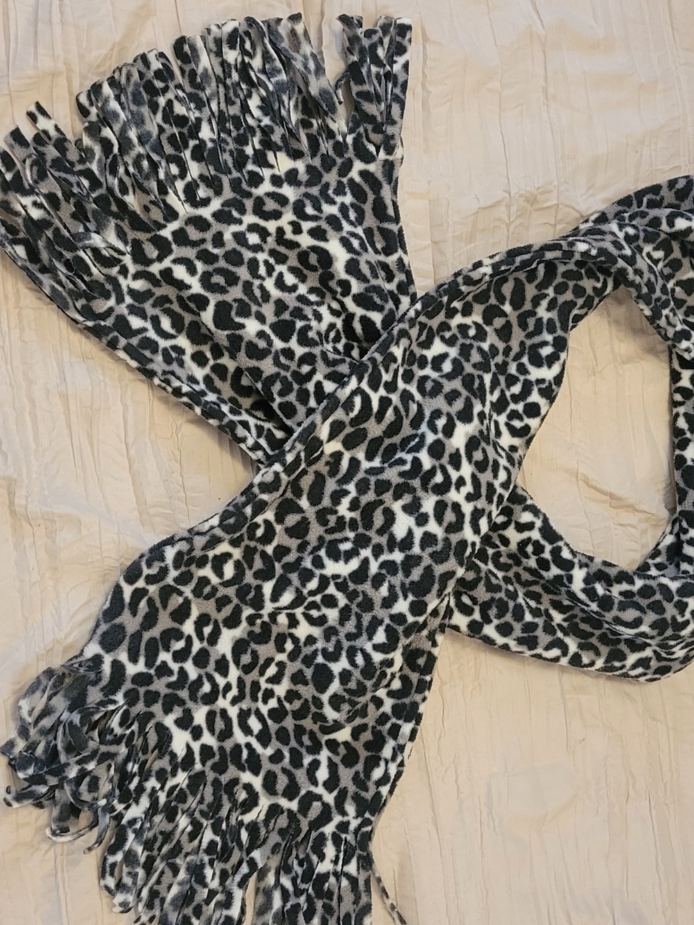 Source Unknown Black and White Leopard Print Fringe Scarf